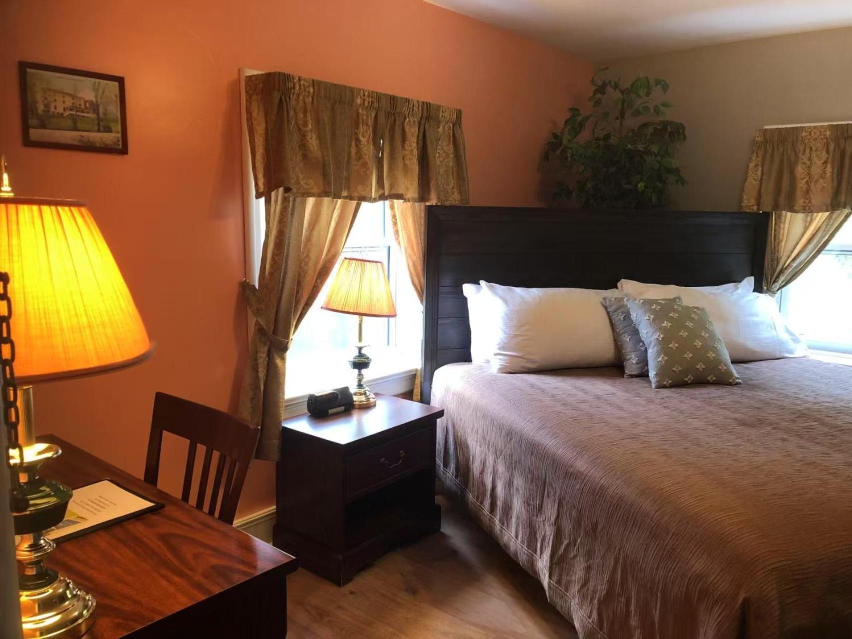 Braeside Country Inn พิคทู ภายนอก รูปภาพ