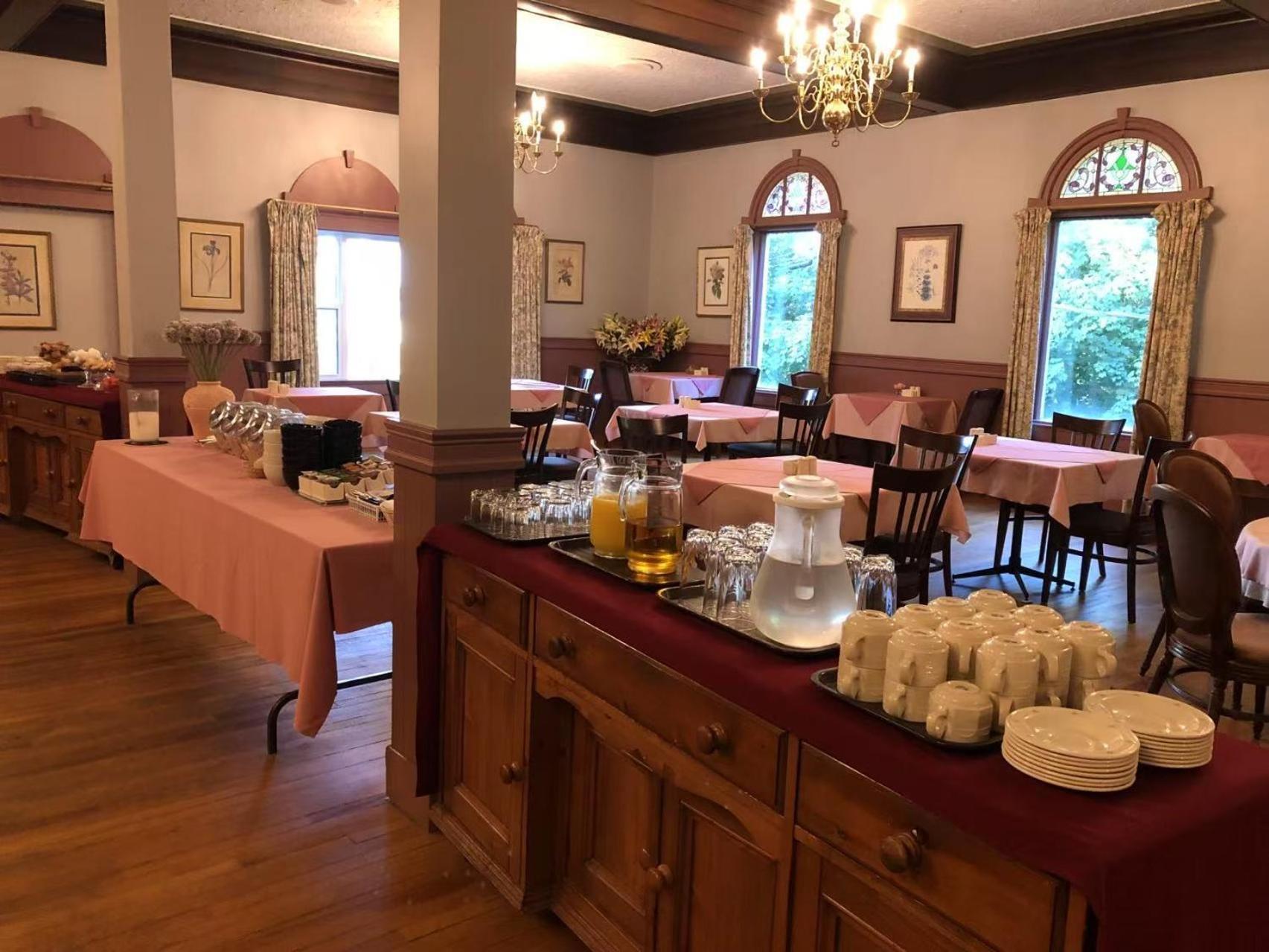 Braeside Country Inn พิคทู ภายนอก รูปภาพ